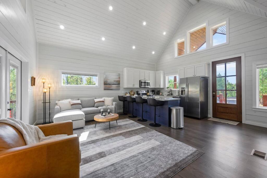 Chalet Under The Stars - Secluded, Hot Tub, Firepit, Games Broken Bow