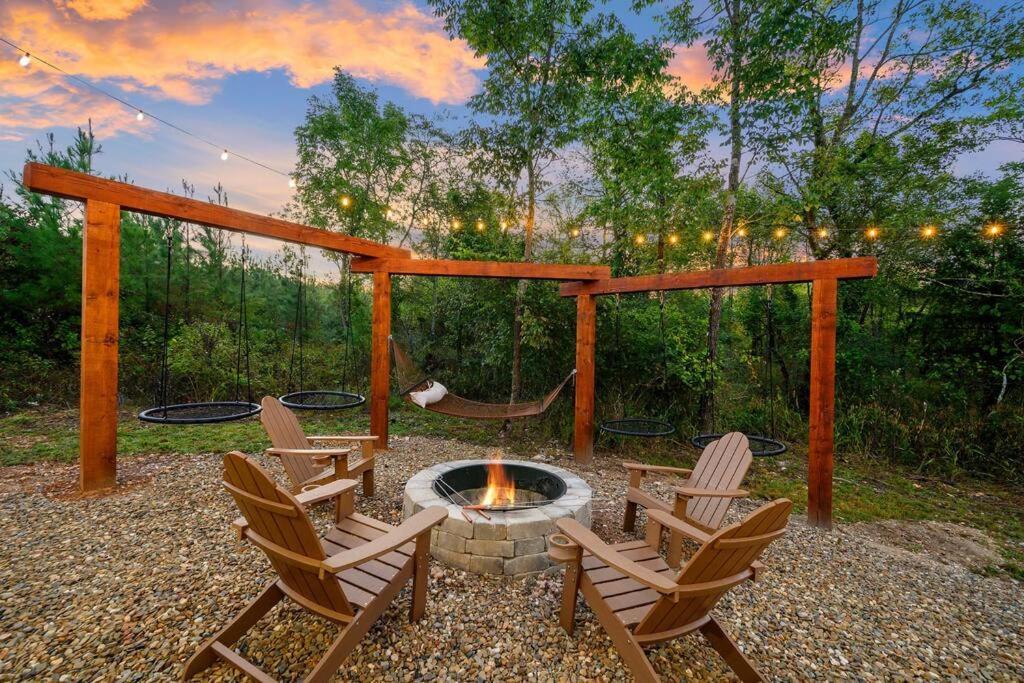 Chalet Under The Stars - Secluded, Hot Tub, Firepit, Games Broken Bow