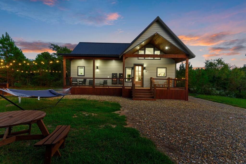 Under The Stars - Secluded, Hot Tub, Firepit, Games