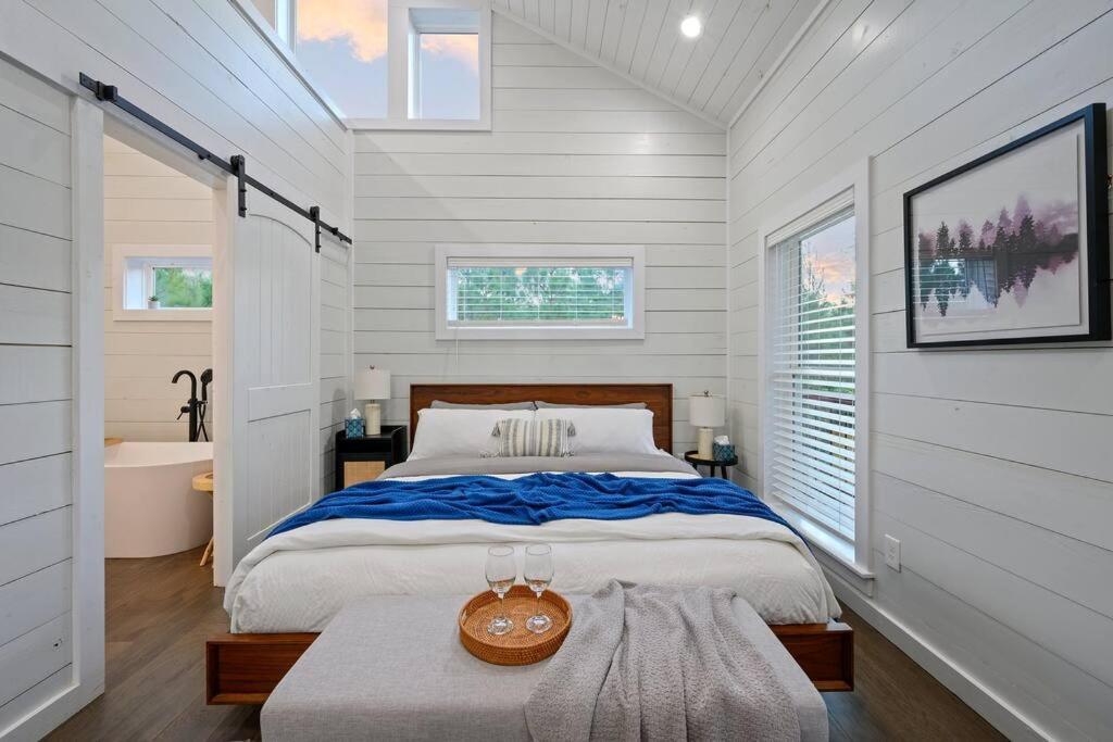 Under The Stars - Secluded, Hot Tub, Firepit, Games Chalet *