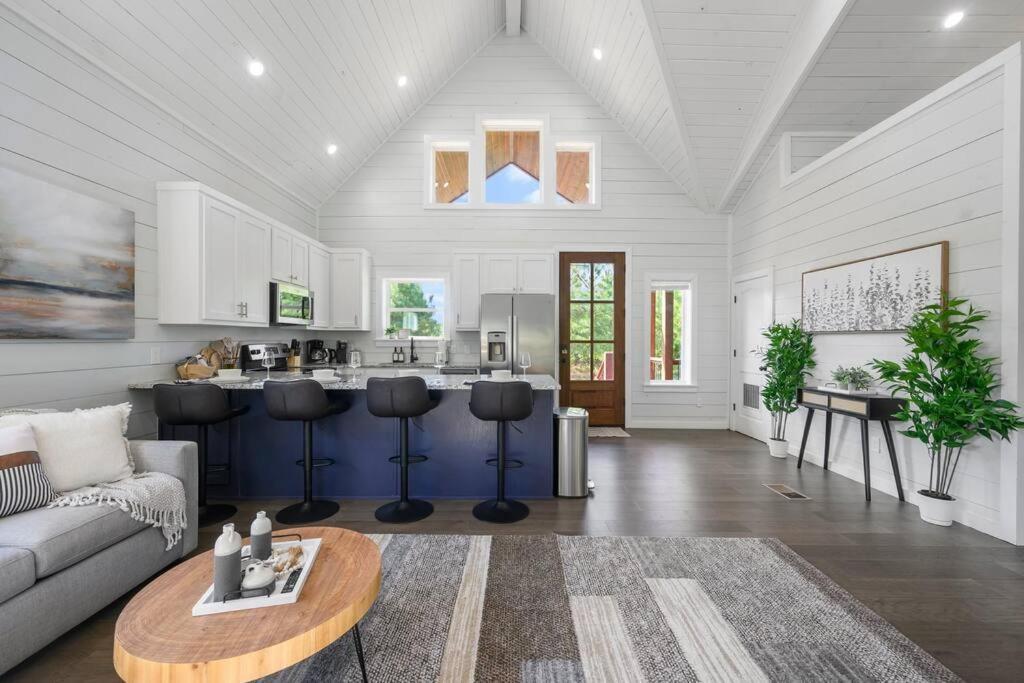 Under The Stars - Secluded, Hot Tub, Firepit, Games Chalet Broken Bow