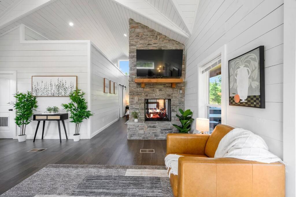 Under The Stars - Secluded, Hot Tub, Firepit, Games Chalet *