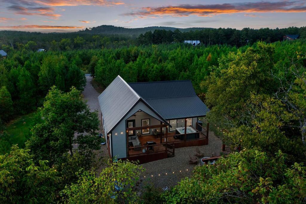 Chalet Under The Stars - Secluded, Hot Tub, Firepit, Games *
