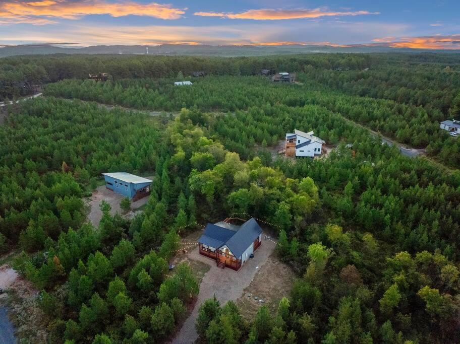 Chalet Under The Stars - Secluded, Hot Tub, Firepit, Games Broken Bow